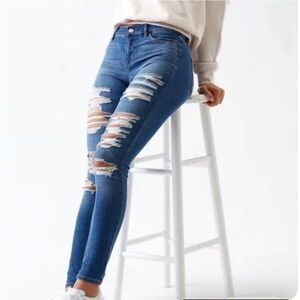 Like New Distressed Skinny Jeans